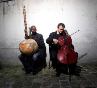 Ballaké Sissoko and Vincent Segal performing 'Chamber Music'