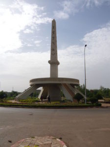 L'obélisque des idéogrammes, a monument in Hamdallaye, Bamako. Locals call it "bougieba" or the big candle. 